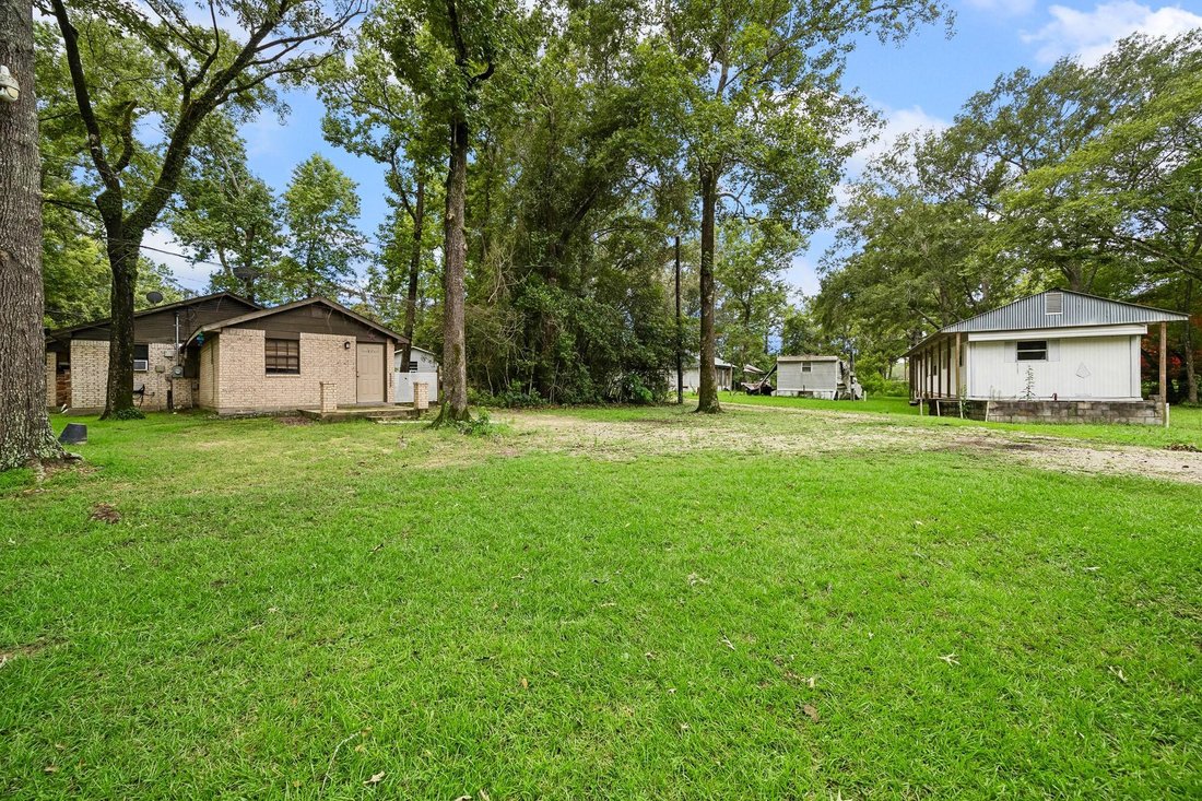 Splendora, Texas, United States 1 - 18216803