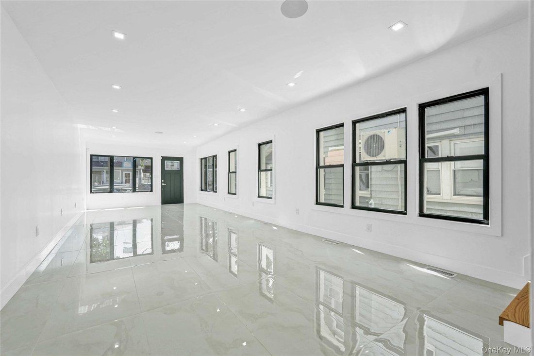 House in New York, New York, United States 4 - 18214949