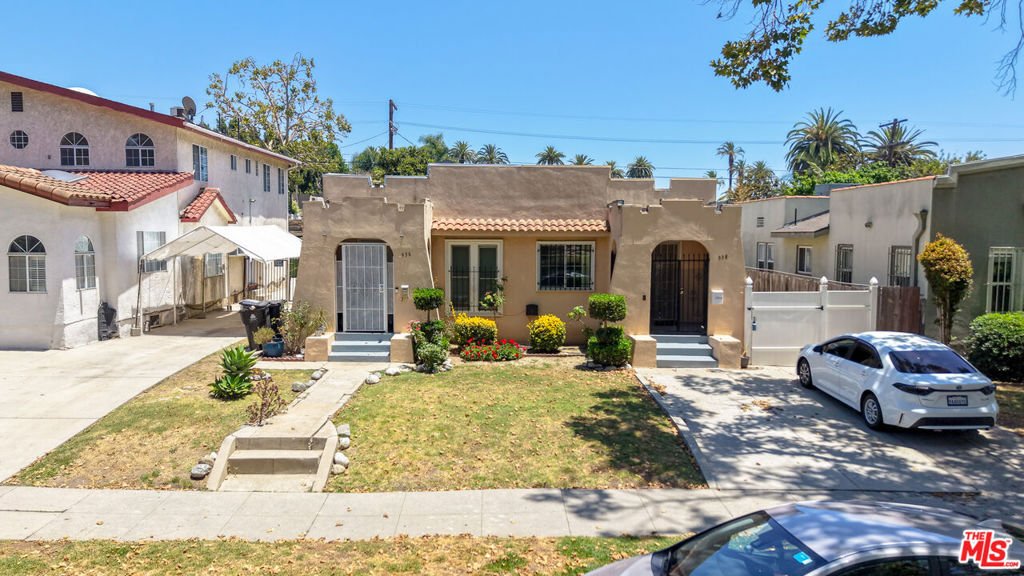 Los Angeles, California, United States 2 - 18216139