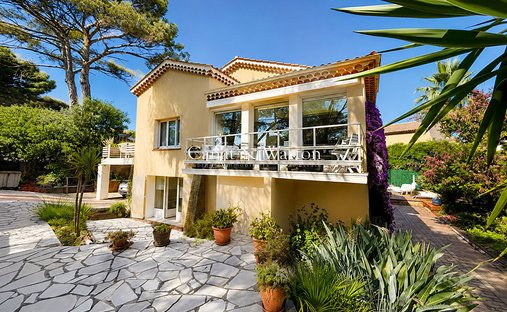 Villa in Les Plaines-Les Tasses, Saint-Raphaël, France 1