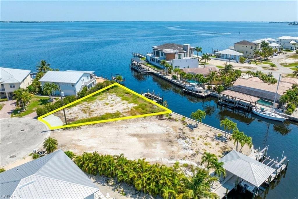 Land in Fort Myers Beach, Florida, United States 1 - 18215702