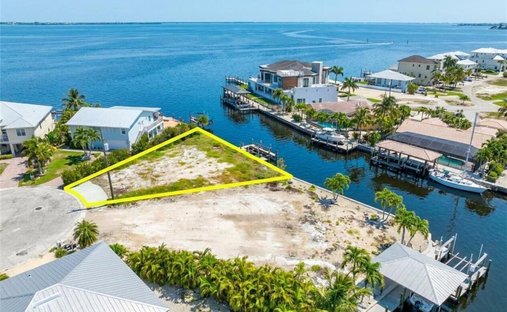 Land in Fort Myers Beach, Florida, United States 1