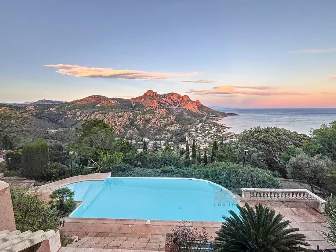 Villa in Le Dramont-Agay-Anthéor-Le Trayas, Saint-Raphaël, France 1 - 15024195