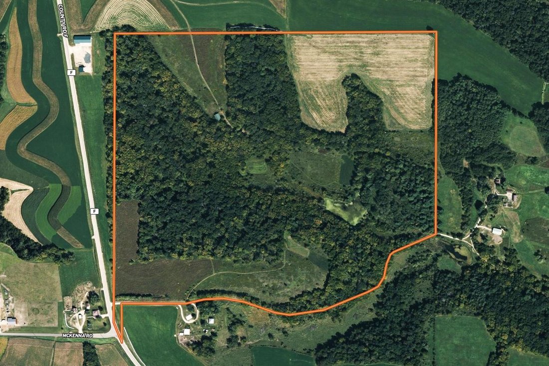 House in Hollandale, Wisconsin, United States 4 - 18215483