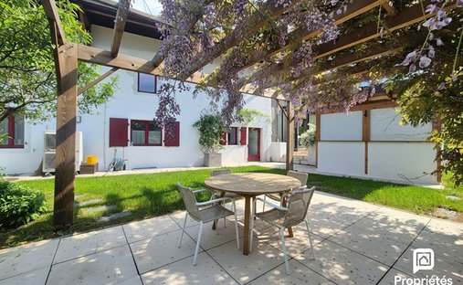 Villa a Valleiry, Auvergne-Rodano-Alpi, Francia 1