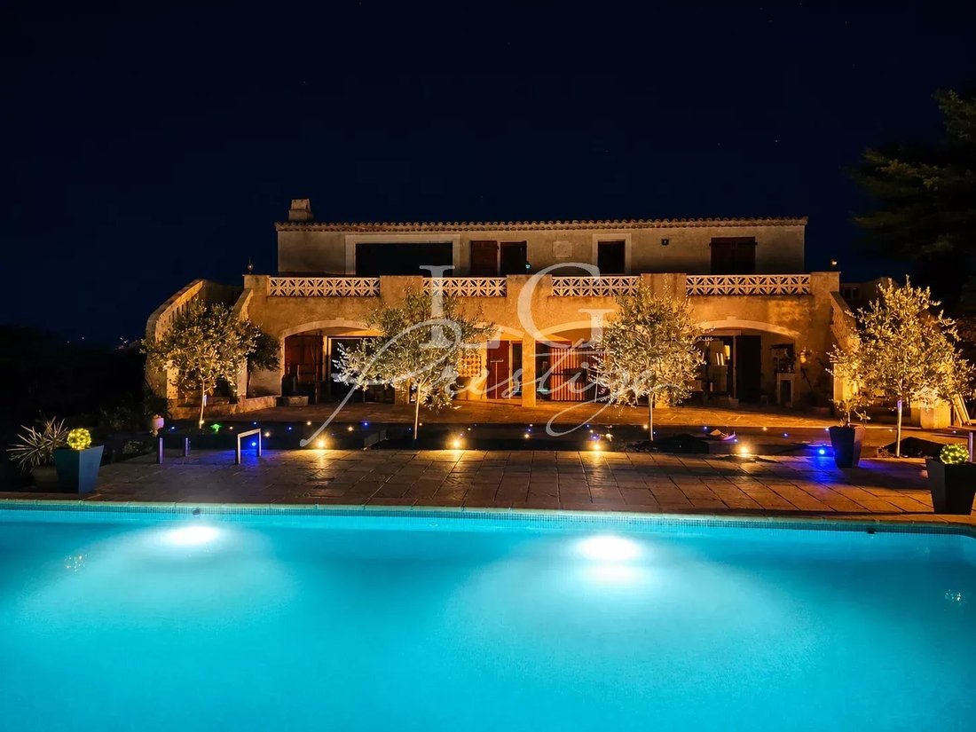 Villa in Saint-Paul-en-Forêt, Provence-Alpes-Côte d'Azur, France 2 - 16183013
