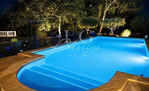 Villa in Saint-Paul-en-Forêt, Provence-Alpes-Côte d'Azur, France 1