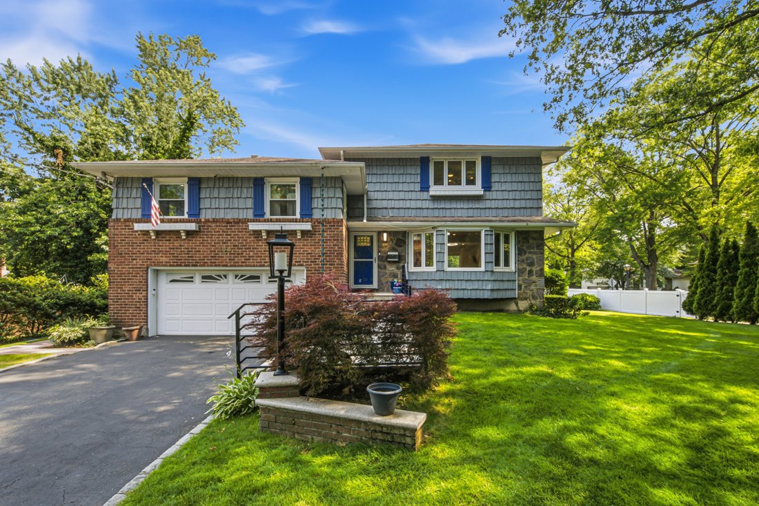 House in Albertson, New York, United States 2 - 18212998