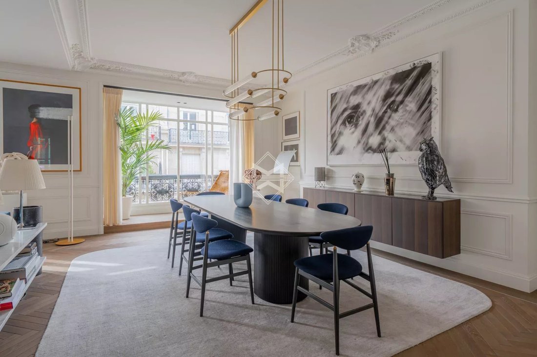 Apartment in Triangle d'Or, Paris 8e Arrondissement, Paris 4 - 18213557