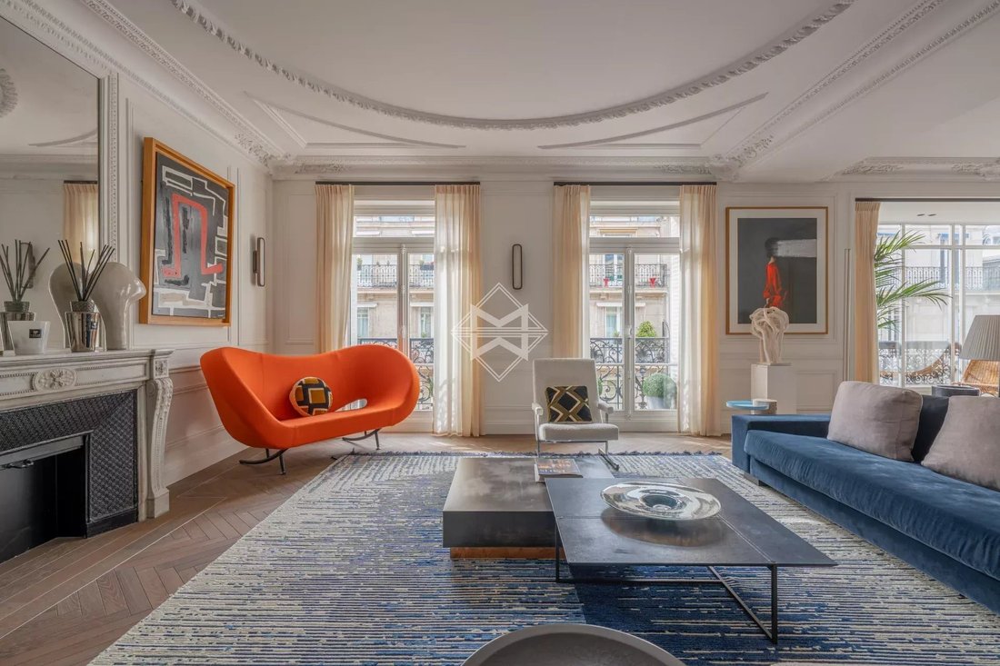 Apartment in Triangle d'Or, Paris 8e Arrondissement, Paris 2 - 18213557