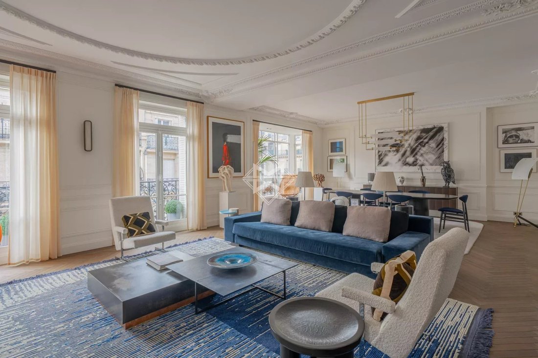 Apartment in Triangle d'Or, Paris 8e Arrondissement, Paris 3 - 18213557