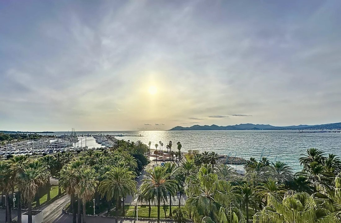Apartment in Cannes, Provence-Alpes-Côte d'Azur, France 2 - 14996232
