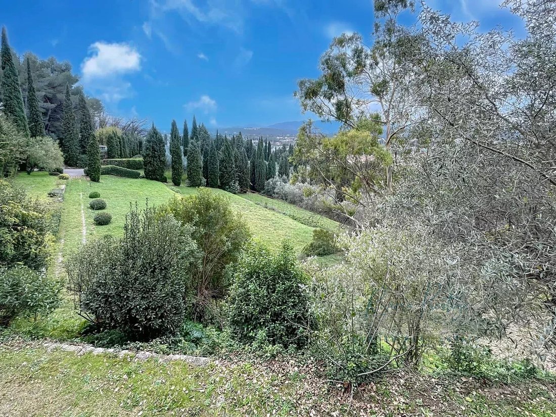 Country House in Grasse, Provence-Alpes-Côte d'Azur, France 2 - 15143993