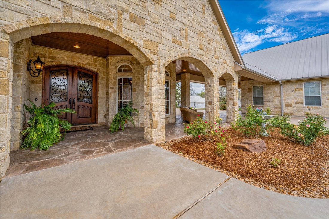 House in Weimar, Texas, United States 3 - 18217075
