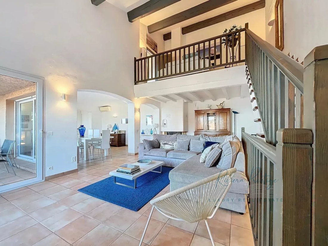 Villa in Le Dramont-Agay-Anthéor-Le Trayas, Saint-Raphaël, France 2 - 15025037