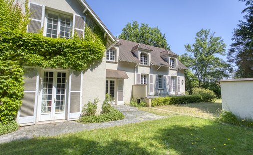 House in Les Bréviaires, Ile-de-France, France 1