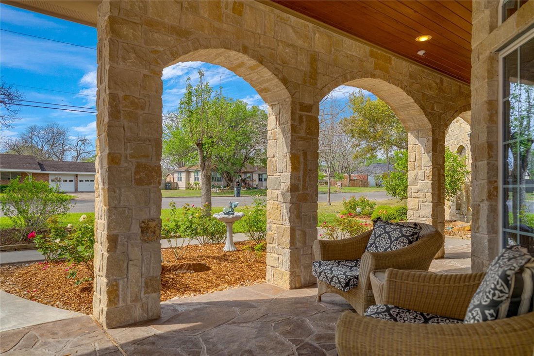House in Weimar, Texas, United States 4 - 18217075