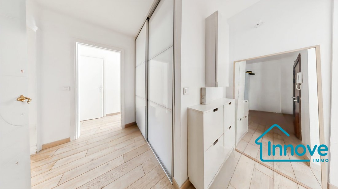 Apartment in Domaine National du Château, Versailles, France 5 - 18218548