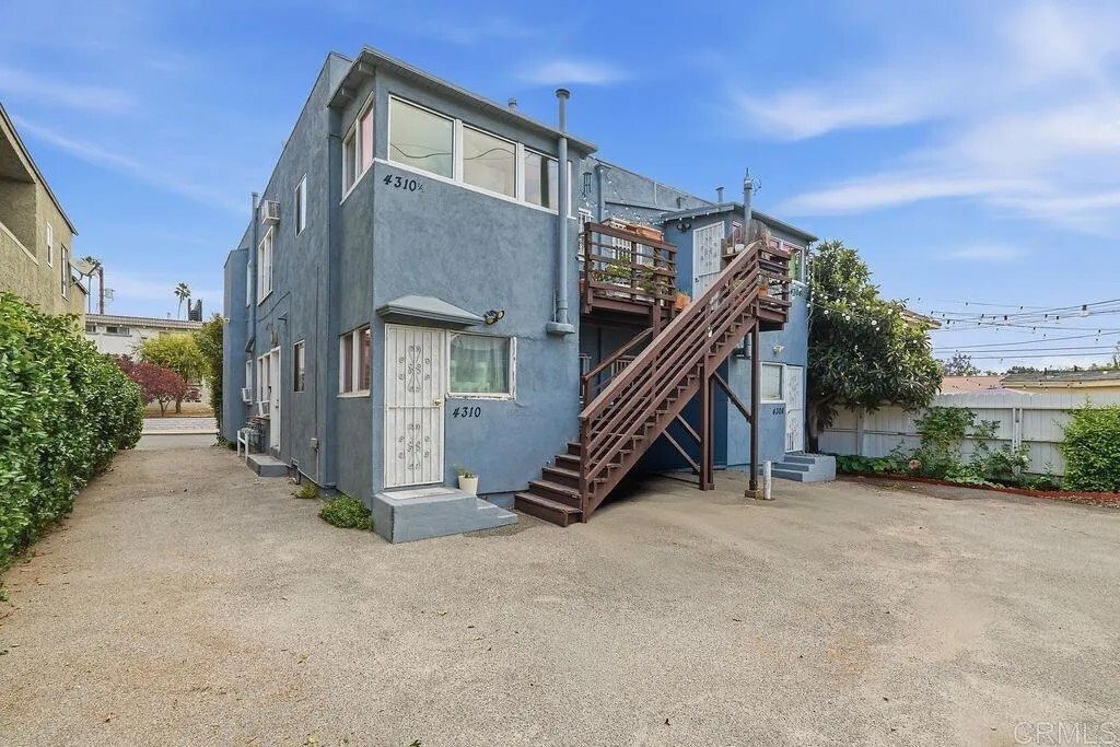 Los Angeles, California, United States 5 - 18215960