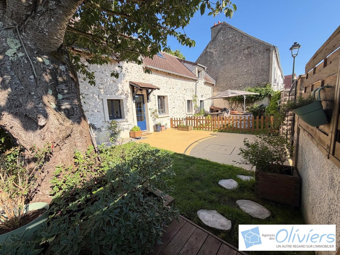 House in Montigny-le-Bretonneux, Ile-de-France, France 2 - 18206910