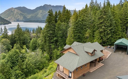 House in Hoodsport, Washington, United States 1