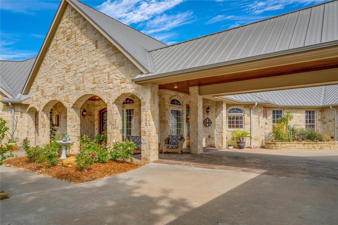 House in Weimar, Texas, United States 2 - 18217075