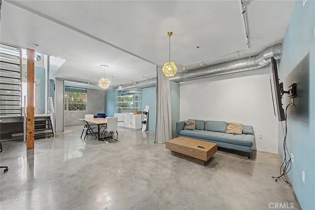 Condo in Los Angeles, California, United States 3 - 18216003