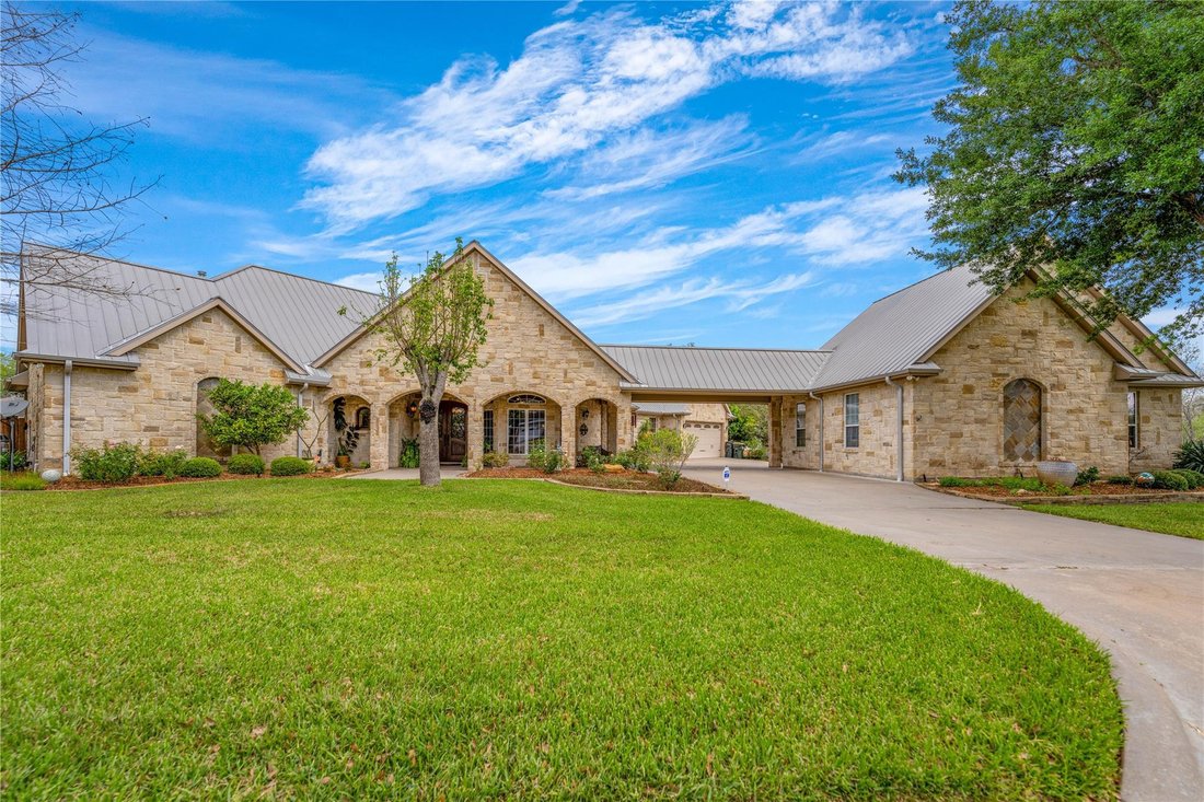 House in Weimar, Texas, United States 1 - 18217075
