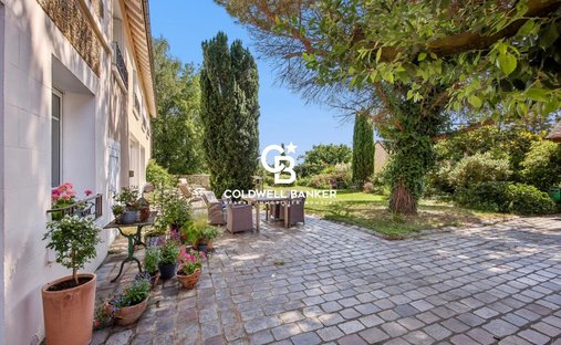 House in Sud, Chambourcy, France 1