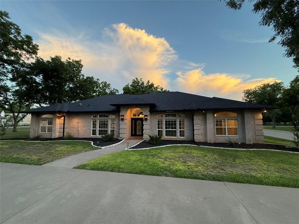 House in Granbury, Texas, United States 1 - 17855774