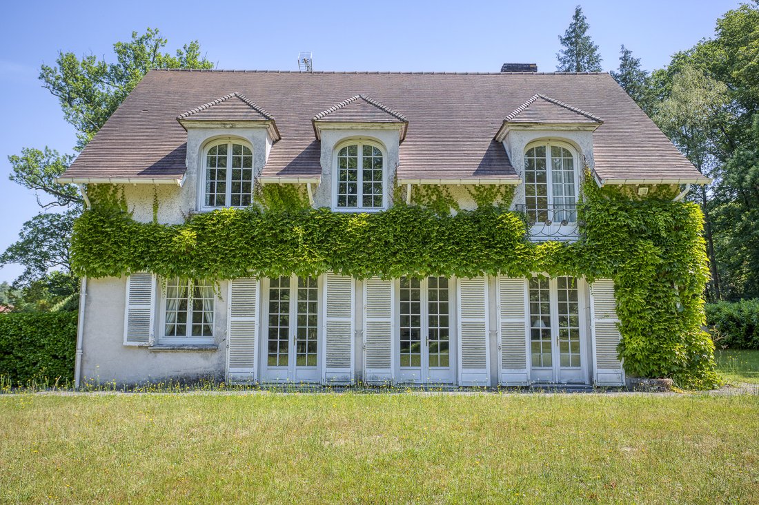 House in Les Bréviaires, Ile-de-France, France 2 - 17697705