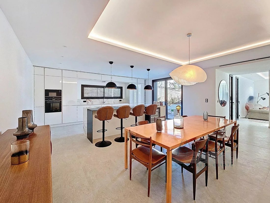 Villa in French Riviera, Provence-Alpes-Côte d'Azur, France 4 - 15380956