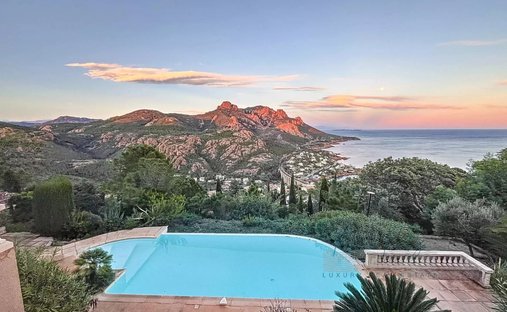 Villa in Le Dramont-Agay-Anthéor-Le Trayas, Saint-Raphaël, France 1