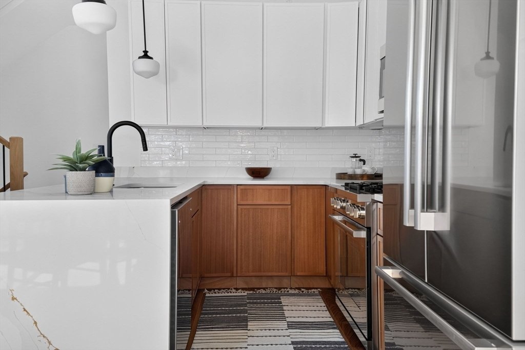 House in Somerville, Massachusetts, United States 3 - 18215873