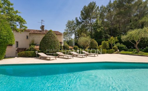 Villa in Châteauneuf-Grasse, Provence-Alpes-Côte d'Azur, France 1