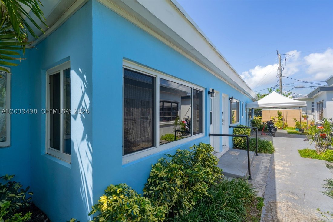 Miami Beach, Florida, United States 4 - 18215582