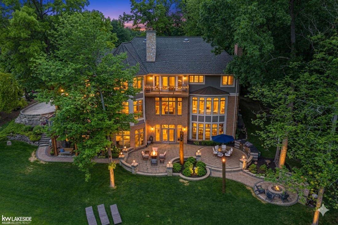 House in Wixom, Michigan, United States 3 - 18215984