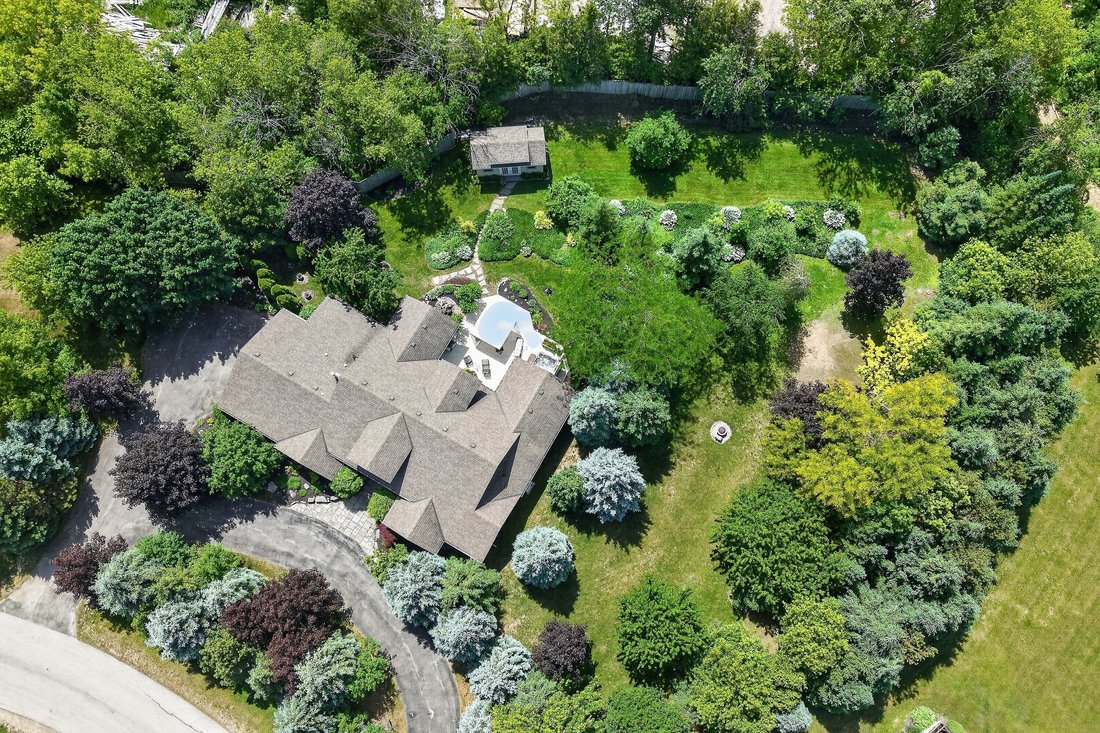 House in Collingwood, Ontario, Canada 3 - 18217475