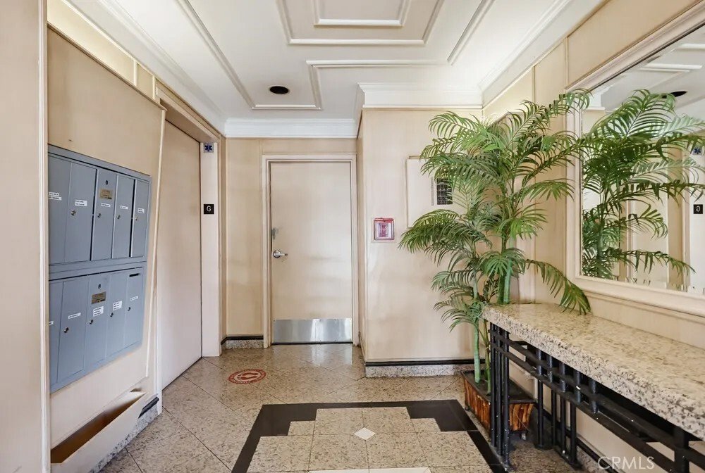 Condo in Los Angeles, California, United States 4 - 18219488