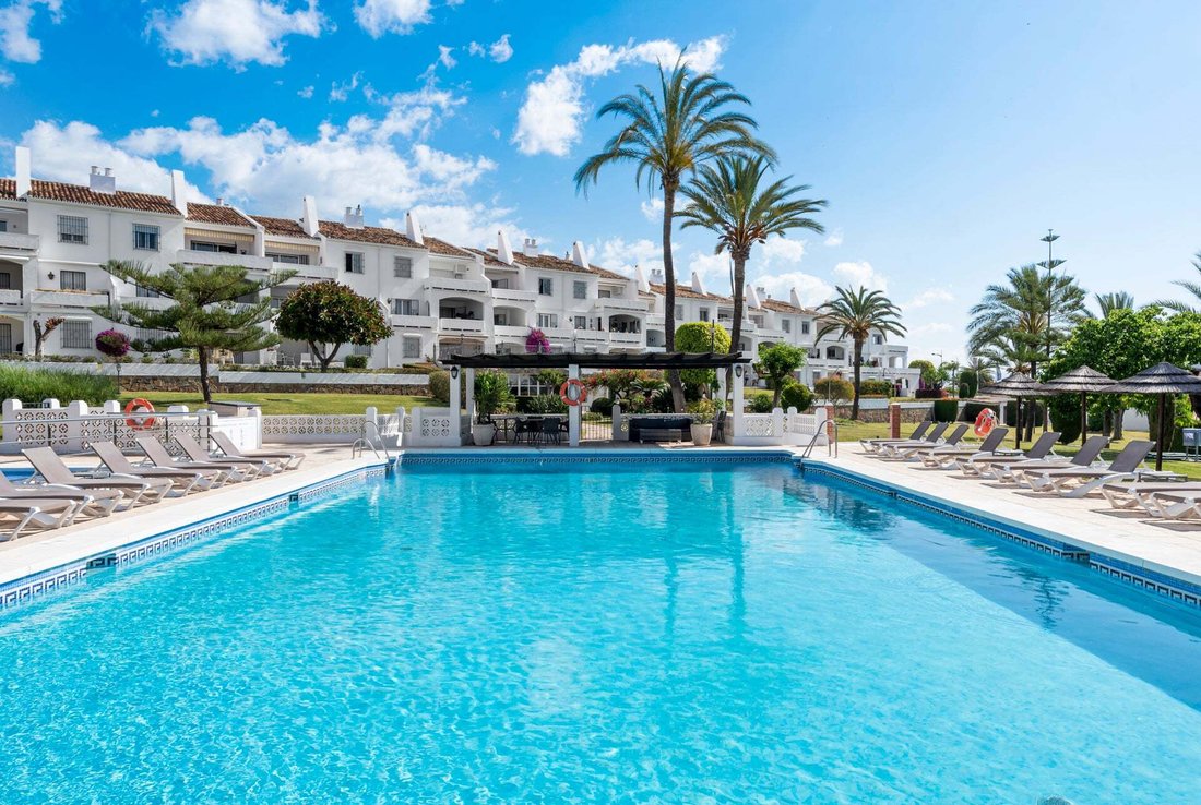 Apartment in Puerto Banus, Marbella, Spain 2 - 18219203