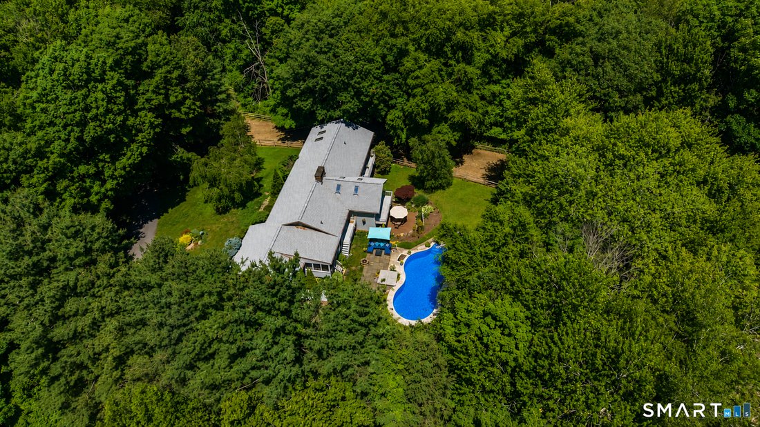 House in Newtown, Connecticut, United States 2 - 18219453