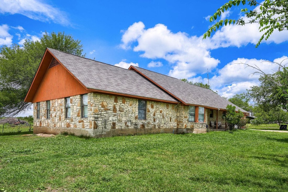 House in Coupland, Texas, United States 3 - 18219340