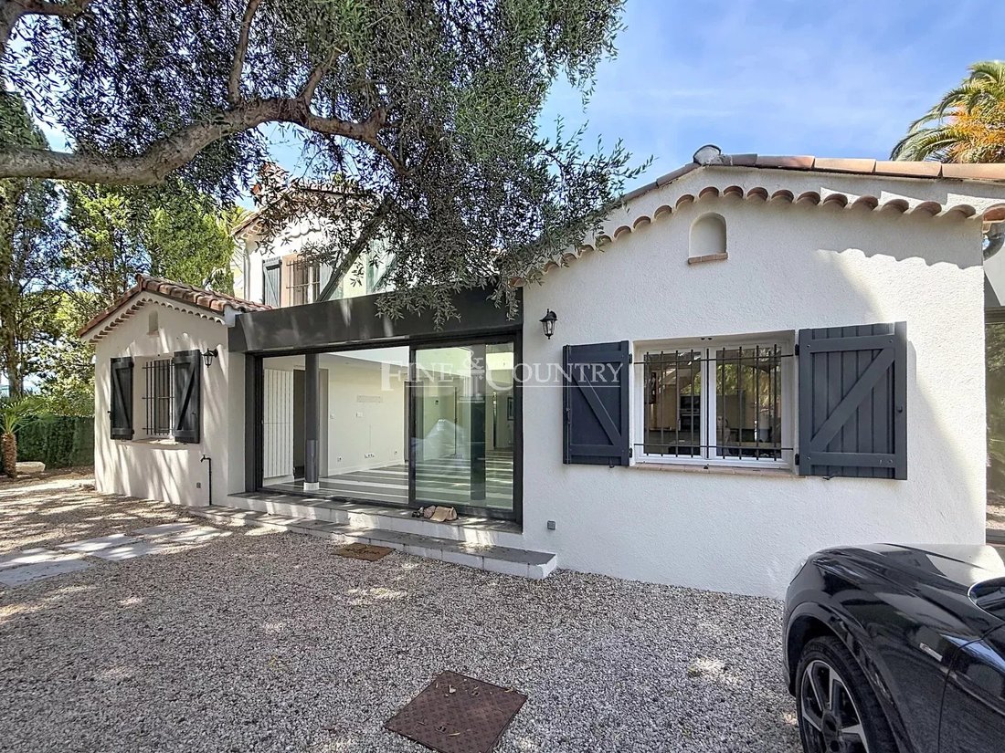 Villa in Cannes, Provence-Alpes-Côte d'Azur, France 2 - 18219017