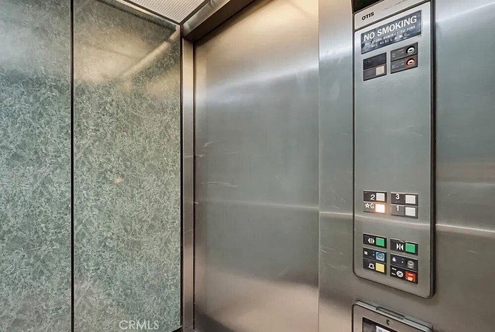 Condo in Los Angeles, California, United States 5 - 18219488