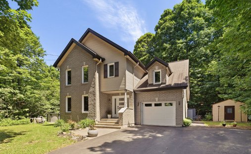 House in Cantley, Quebec, Canada 1