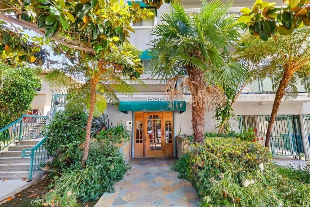 Condo in Los Angeles, California, United States 3 - 18219488