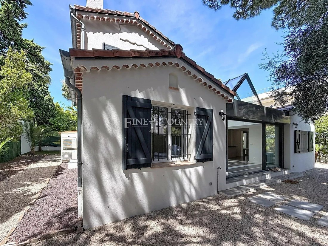 Villa in Cannes, Provence-Alpes-Côte d'Azur, France 1 - 18219017