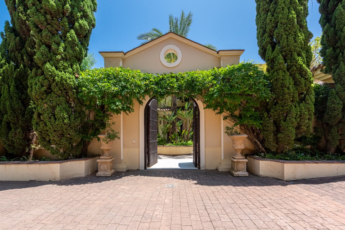 Villa in Sotogrande, San Roque, Andalusia 1 - 18218955