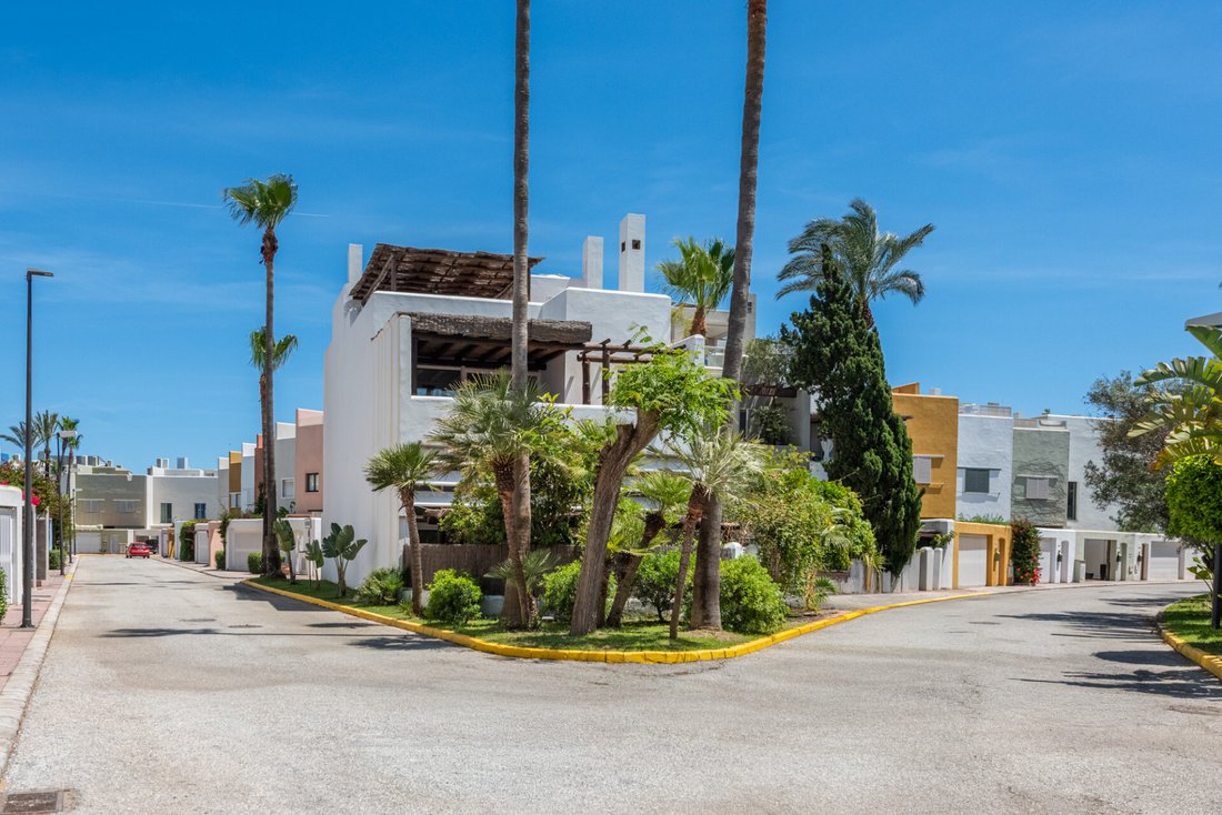 Townhouse in Sotogrande, San Roque, Andalusia 2 - 18219295