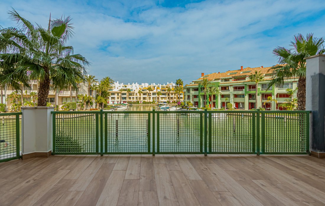 Apartment in Sotogrande, San Roque, Andalusia 1 - 18219177